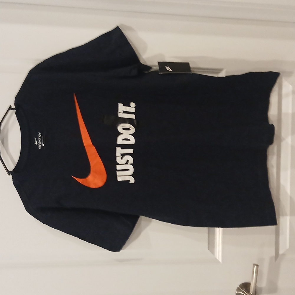 Nike Short Sleeve Tshirt NWT Size L
